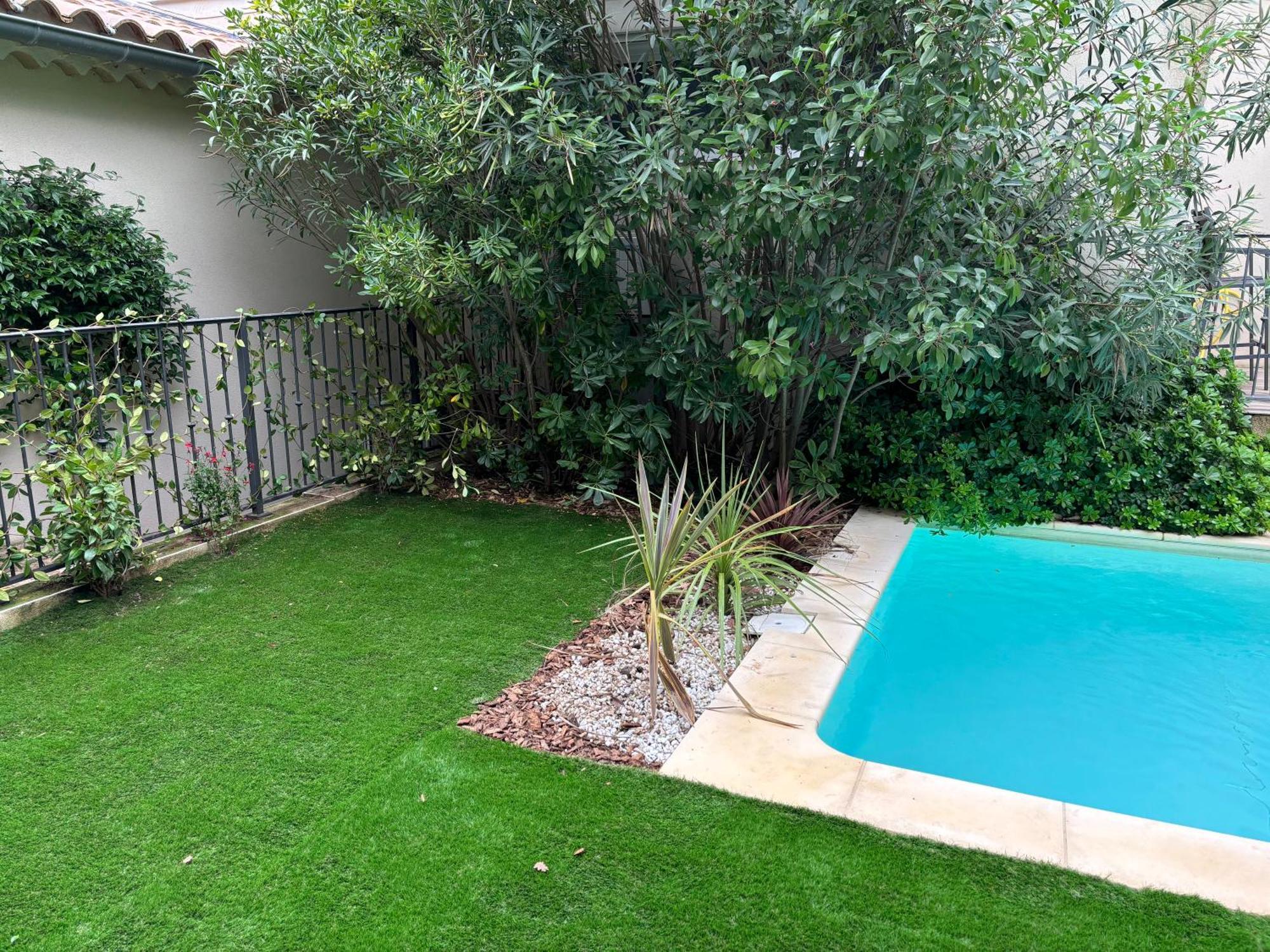 Les Jardins Du Castelas - Piscines, Jardins Et Spas Privatifs Uchaux Exteriér fotografie