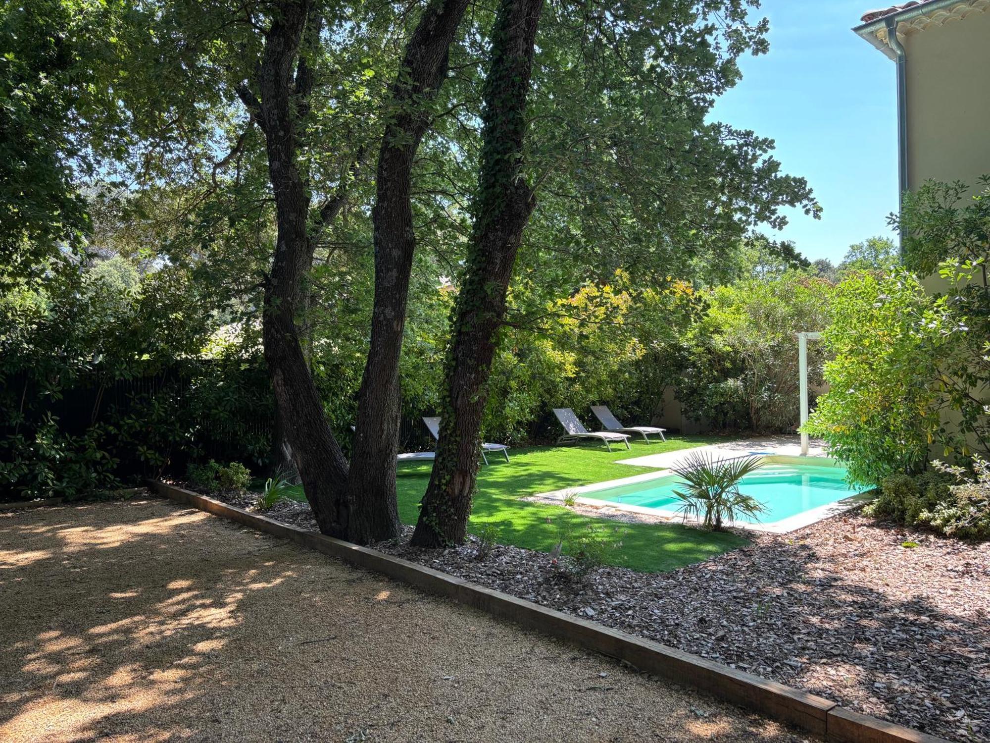 Les Jardins Du Castelas - Piscines, Jardins Et Spas Privatifs Uchaux Exteriér fotografie