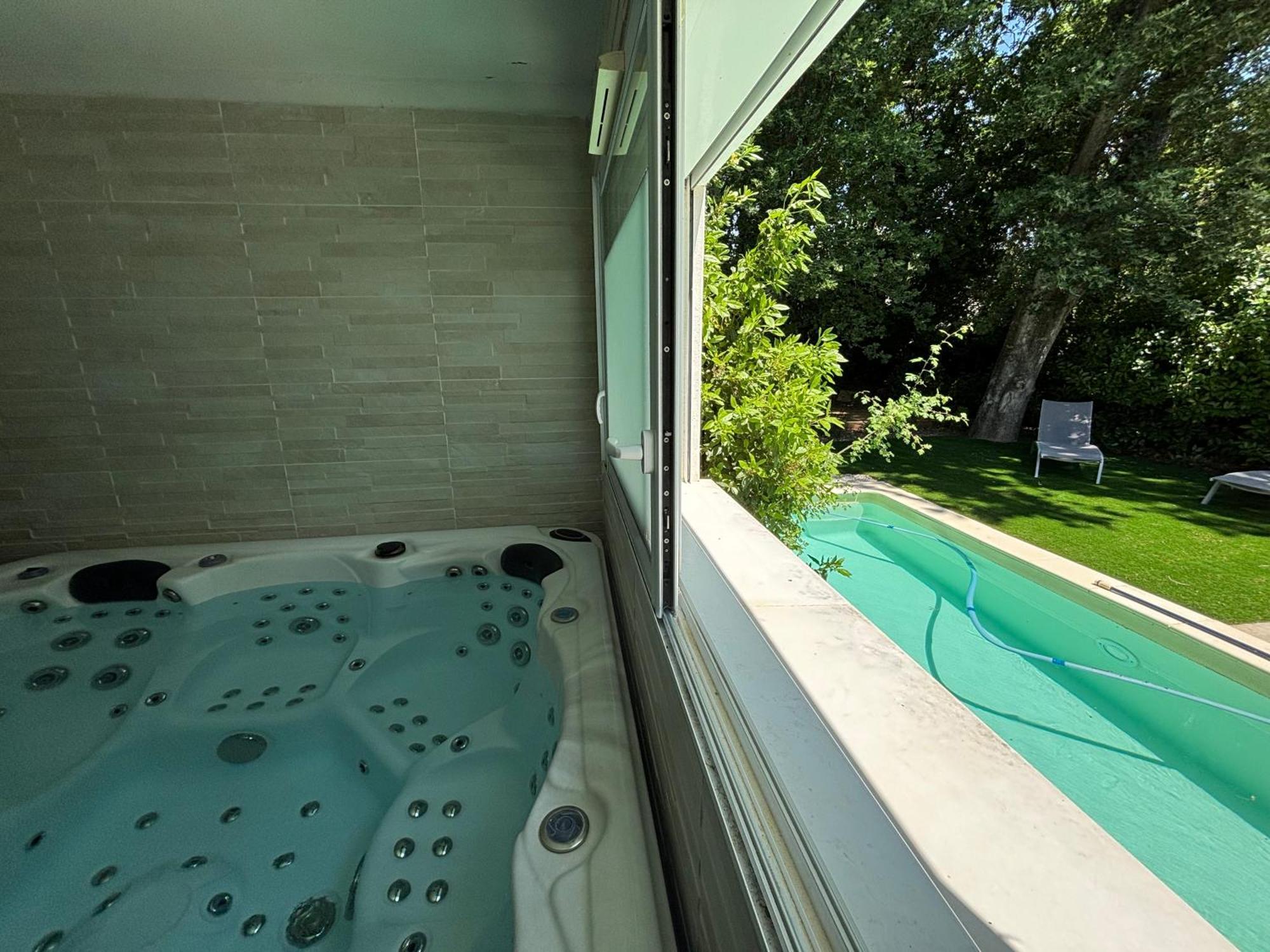 Les Jardins Du Castelas - Piscines, Jardins Et Spas Privatifs Uchaux Exteriér fotografie